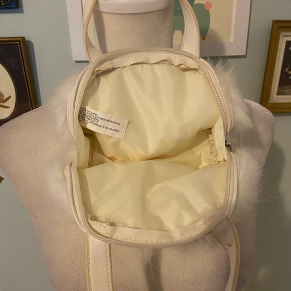 White furry swan handbag - Picture 4 of 4